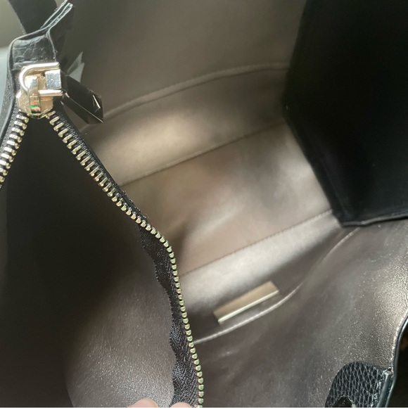 Guess Tote Bag - Picture 4 of 4